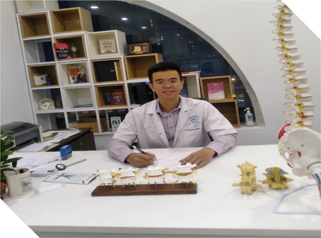 - Vị trí trung tâm Hai Bà Trưng, Ô tô 58 m2 x 5 tầng, mặt tiền 5 m , giá 22 tỷ. - Bán nhà phố Bạch Mai – Hai Bà Trưng 58 m2, 5 tầng, mặt tiền 5 m, giá 22 tỷ. - Mô tả:- Phố Bạch Mai là con phố kinh doanh sầm uất gần chợ Mơ, bệnh viện Thanh Nhàn, nối thông các con phố lớn- Nhà mình nằm ở đoạn đẹp nhất phố, cửa hàng kinh doanh san sát,- Khu vực này nhà mặt phố rất hiếm nhà bán. - Hiện trạng: Nhà xây kiên cố chắc chắn 5 tầng thông sàn có ô chờ lắp thang máy. Sổ vuông, nở hậu phong thuỷ Liên hệ Anh Hoàng chuyên gia thổ cư khu vực Hai Bà Trưng. Quý chữ tín hơn vàng.Với phương châm giúp người là giúp mình. Miễn phí 100% khách mua dẫn đi xem nhà tư vấn pháp lý.